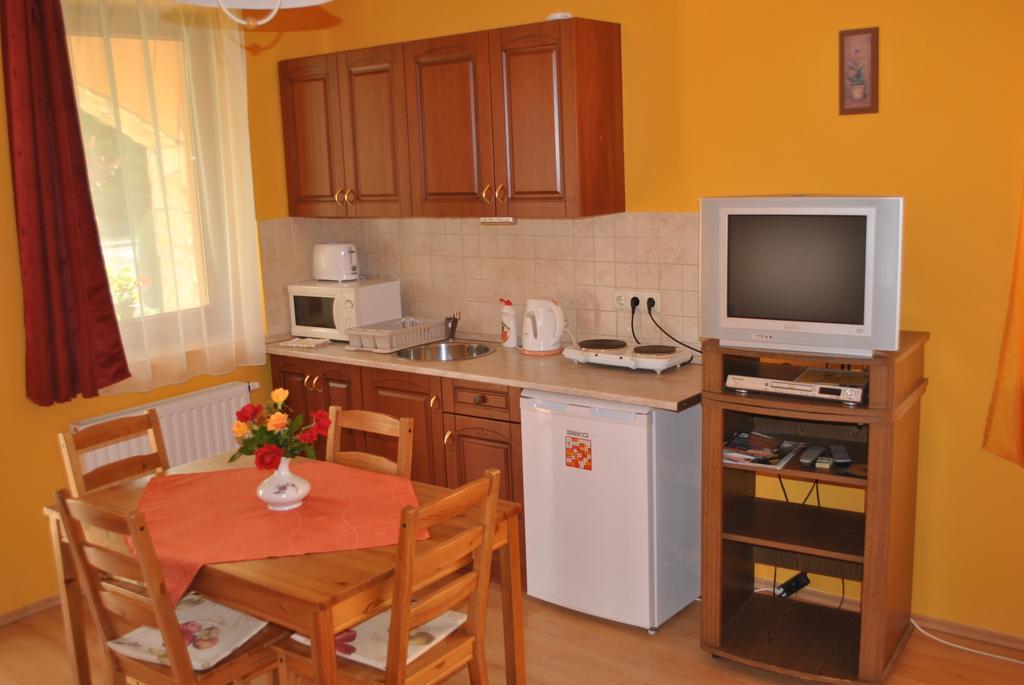 Mediterran Apartmanhaz Hotel Eger Habitación foto