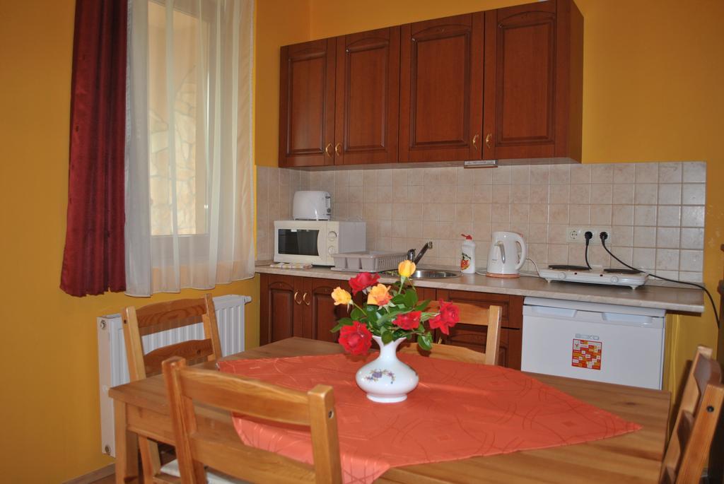 Mediterran Apartmanhaz Hotel Eger Habitación foto